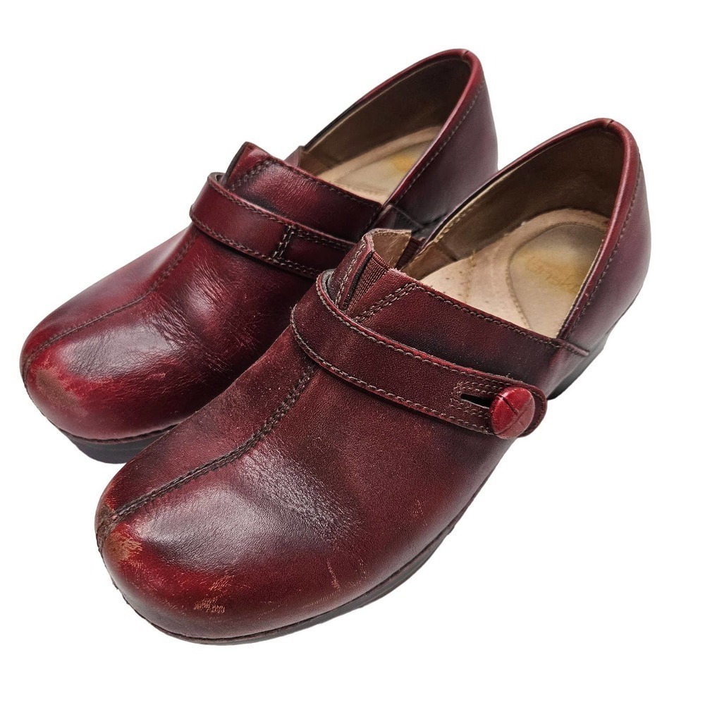 Dansko Solstice Leather Clogs Slip On 38 7.5 8 Red Cordovan Button Detail